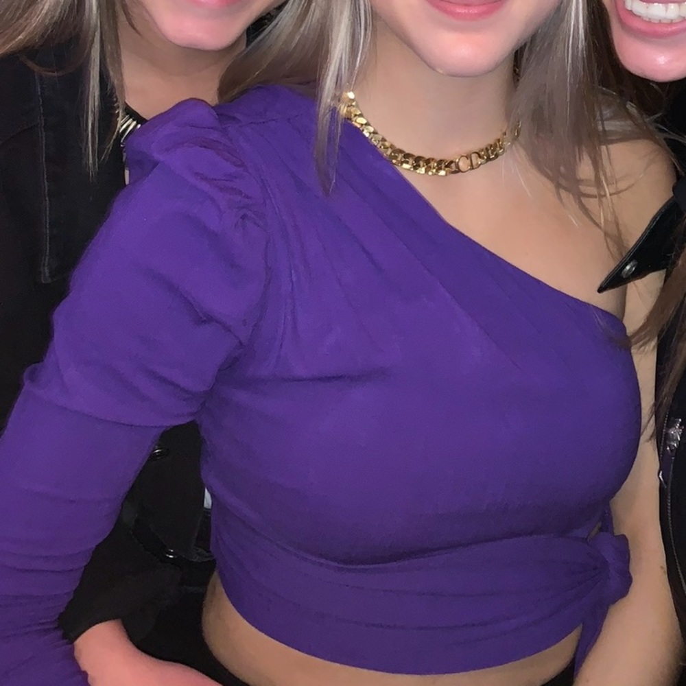 One shoulder top